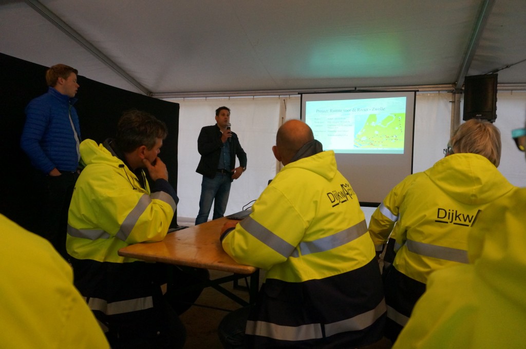 De dijkwachten van Waterschap Groot Salland worden bijgeschoold.
