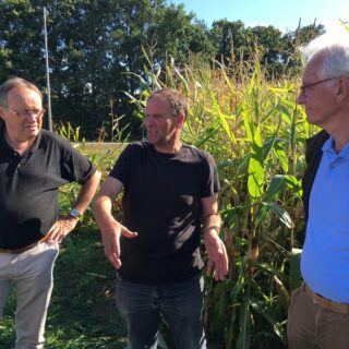 Piet de Noord en Bert Hinnen in gesprek tijdens de excursie 'beheer en onderhoud".