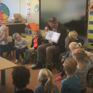 Hans de Jong van Water Natuurlijk leest voor op Wereldwaterdag.