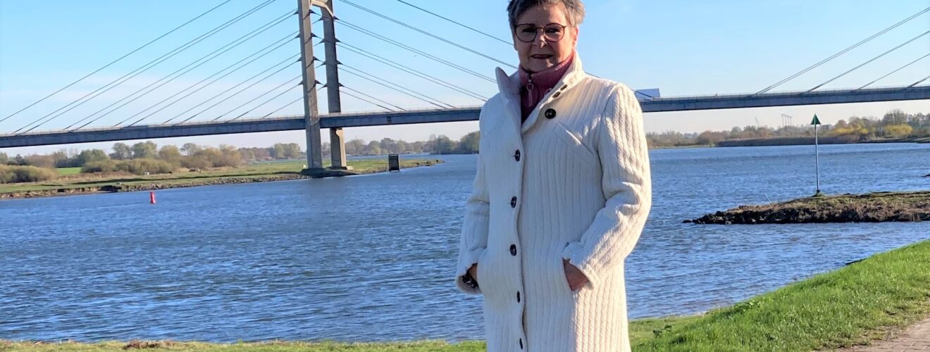 Marion Wichard bij de Molenbrug in Kampen
