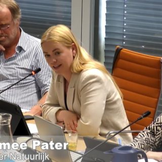 Esmée Pater voert het woord in de vergadering van het AB van WDODelta.