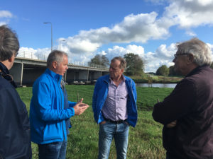 vlnr: Piet de Noord (Water Natuurlijk) SVNO-directeur Ed Piek, Wim Konter (PvdA) en Gerard van den Berg (fractie Natuur Geborgd)