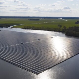 De drijvende zonnepanelen in Beilen