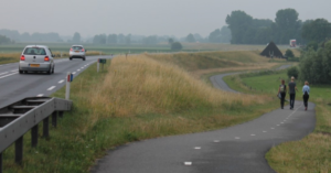 Dijkversterking tussen Zwolle en Olst is nodig om het gebied erachter ook in de toekomst veilig te houden.