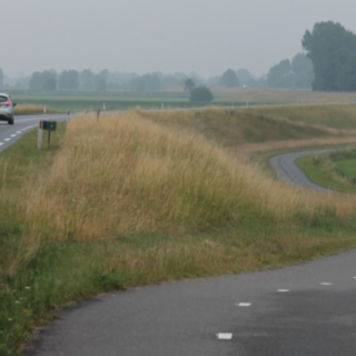 Dijkversterking tussen Zwolle en Olst is nodig om het gebied erachter ook in de toekomst veilig te houden.